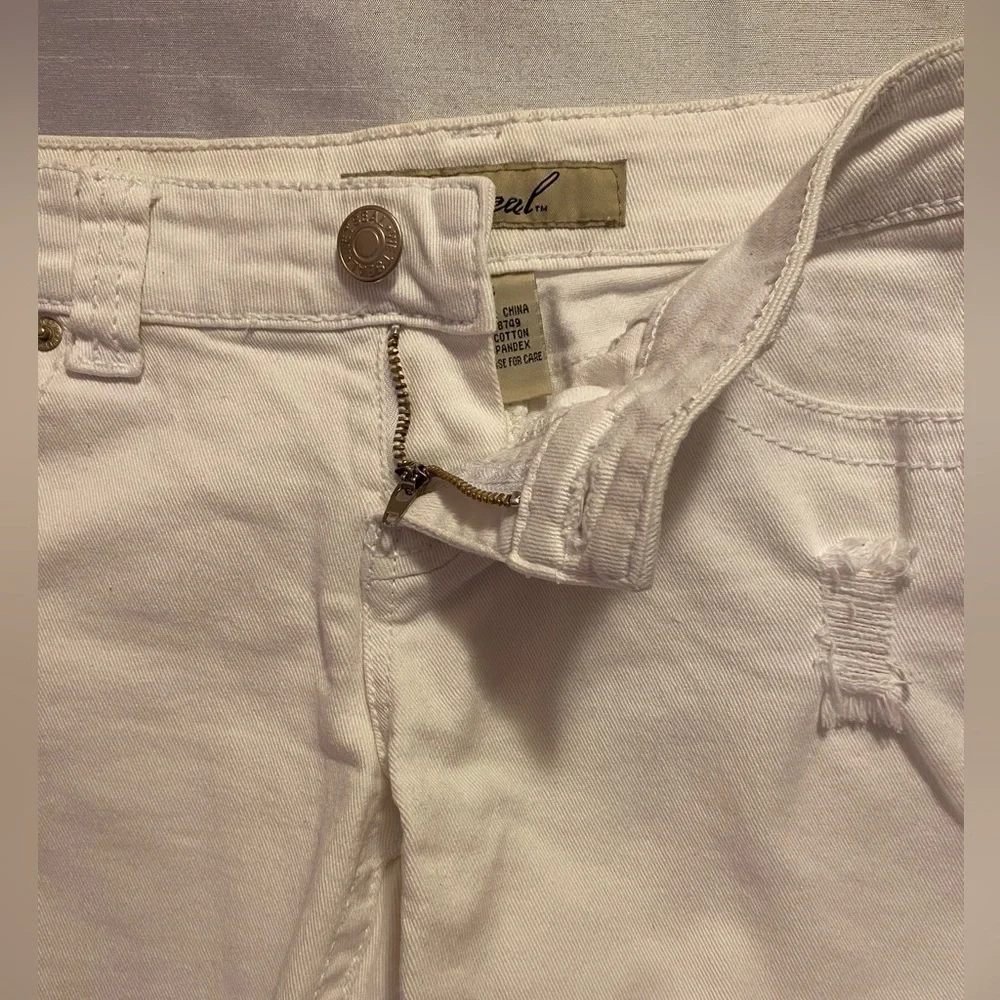 Wet Seal Low Rise Distressed Jean Shorts White Denim Ladies  5 - Picture 8 of 10